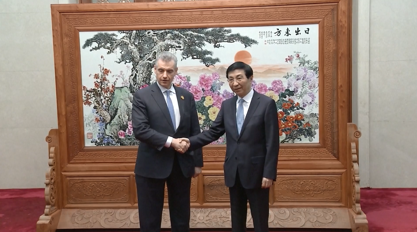 Penasihat Politik Utama Tiongkok Bertemu dengan Delegasi dari Partai Demokrat Liberal Rusia