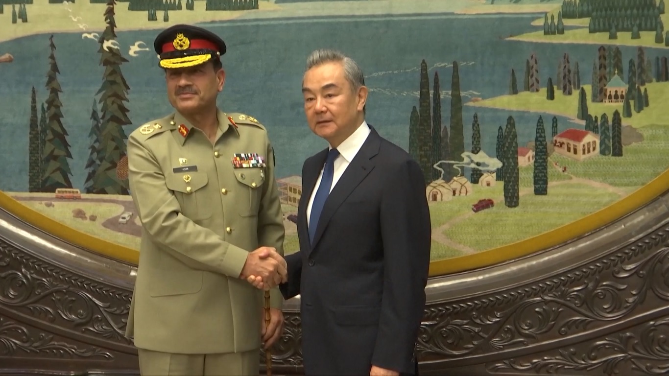 Diplomat Tinggi Tiongkok Bertemu dengan Panglima Militer Pakistan