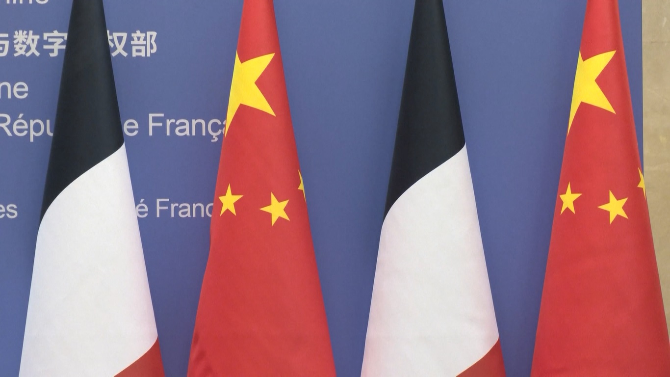 Lebih dari 100 pengusaha dari perusahaan Tiongkok dan Prancis yang terkenal di dunia pada hari Kamis (6/4) lalu berkumpul di Beijing untuk mencapai kontrak dan proyek baru di depan kedua kepala negara