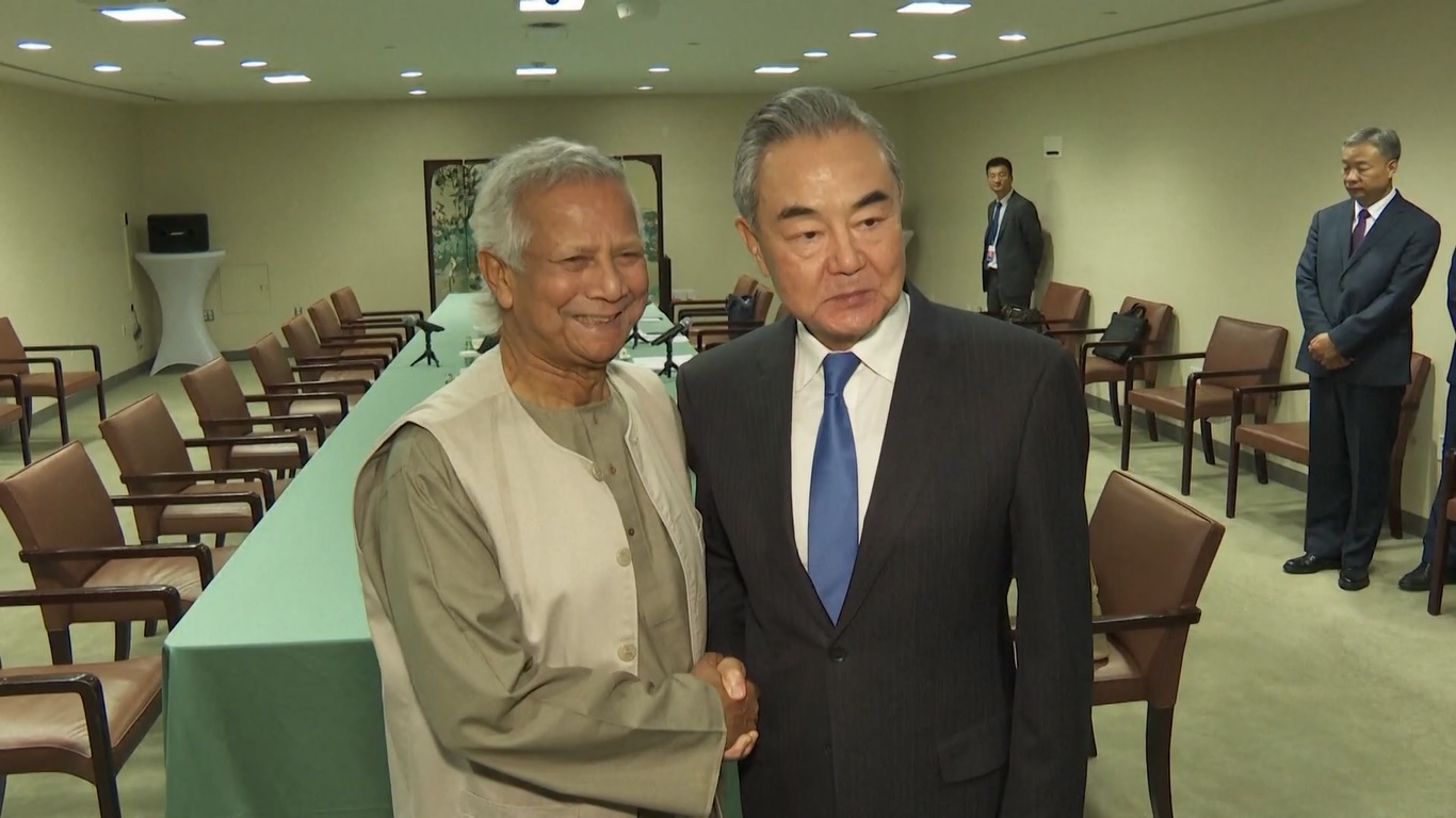 Wang juga meminta upaya dari kedua pihak untuk memperkuat kerja sama dalam urusan internasional dan regional serta menjaga kepentingan bersama negara-negara berkembang