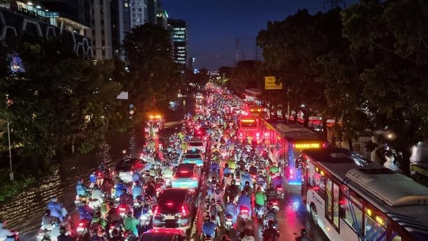 Akibat Banjir 3 Ruas Jalan di Jakarta Macet Parah