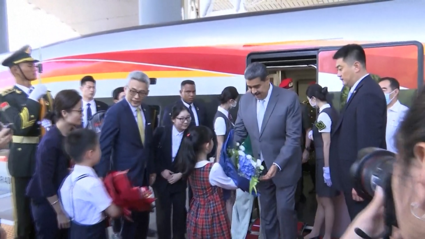 Atas undangan Presiden Tiongkok