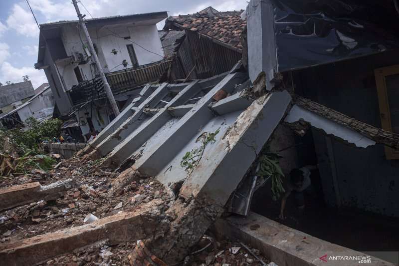 Badan Penanggulangan Bencana Daerah (BPBD) DKI Jakarta mencatat 21 wilayah berpotensi mengalami bencana tanah longsor Bencana alam itu diperkirakan akan terjadi pada bulan Febuari 2023