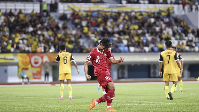 Striker Timnas Indonesia Hokky Caraka disebut memiliki gaya bermain mirip striker Paris Saint-Germain (PSG) Randal Kolo Muani usai dua kali membobol gawang Brunei Darussalam