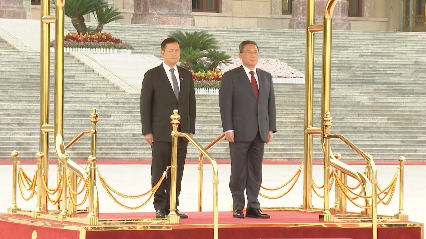 Keduanya berjanji untuk meningkatkan kerja sama bilateral di berbagai bidang untuk memajukan pembangunan komunitas Tiongkok-Kamboja dengan masa depan bersama