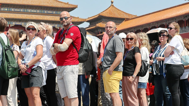 Kota-kota besar-termasuk Shanghai Beijing Guangzhou Tianjin dan Chongqing-adalah lima tujuan teratas bagi wisatawan