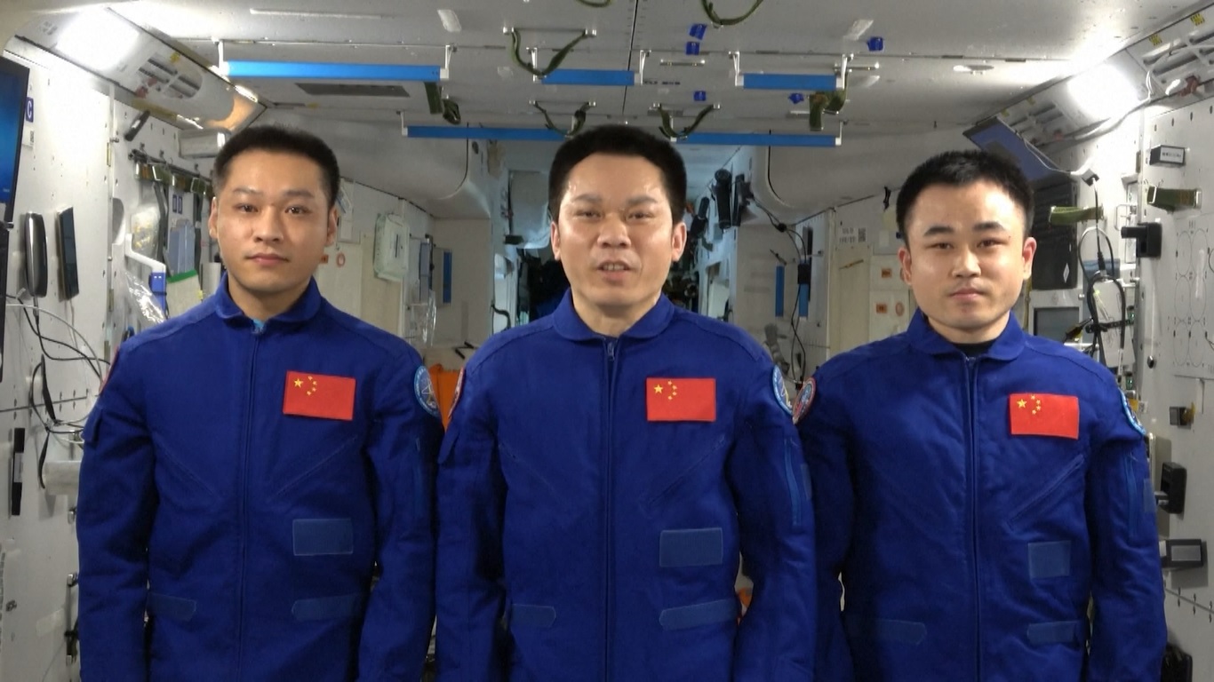 Karena mereka akan membawa kembali sebagian sampel eksperimen yang dikumpulkan sebelumnya ke Bumi