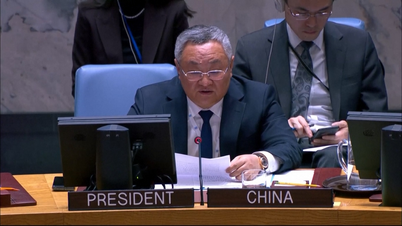 Fu mengatakan Tiongkok secara konsisten menganjurkan penyelesaian sengketa dan konflik global secara damai melalui dialog dan konsultasi sesuai dengan Piagam PBB