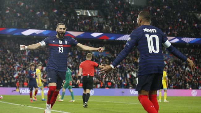 Keputusan Karim Benzema untuk pensiun dari timnas Prancis dituding karena pelatih Didier Deschamps yang menolak memanggilnya ke final Piala Dunia 2022