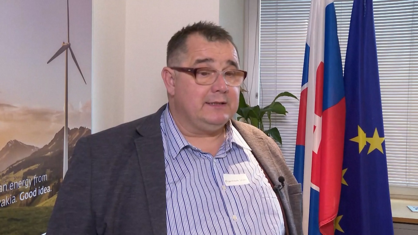 Salah satunya menyoroti pasar Tiongkok yang luas sebagai peluang besar bagi bisnis Eropa dan memuji kebijakan terbuka negara tersebut karena mendorong pertumbuhan kolaboratif