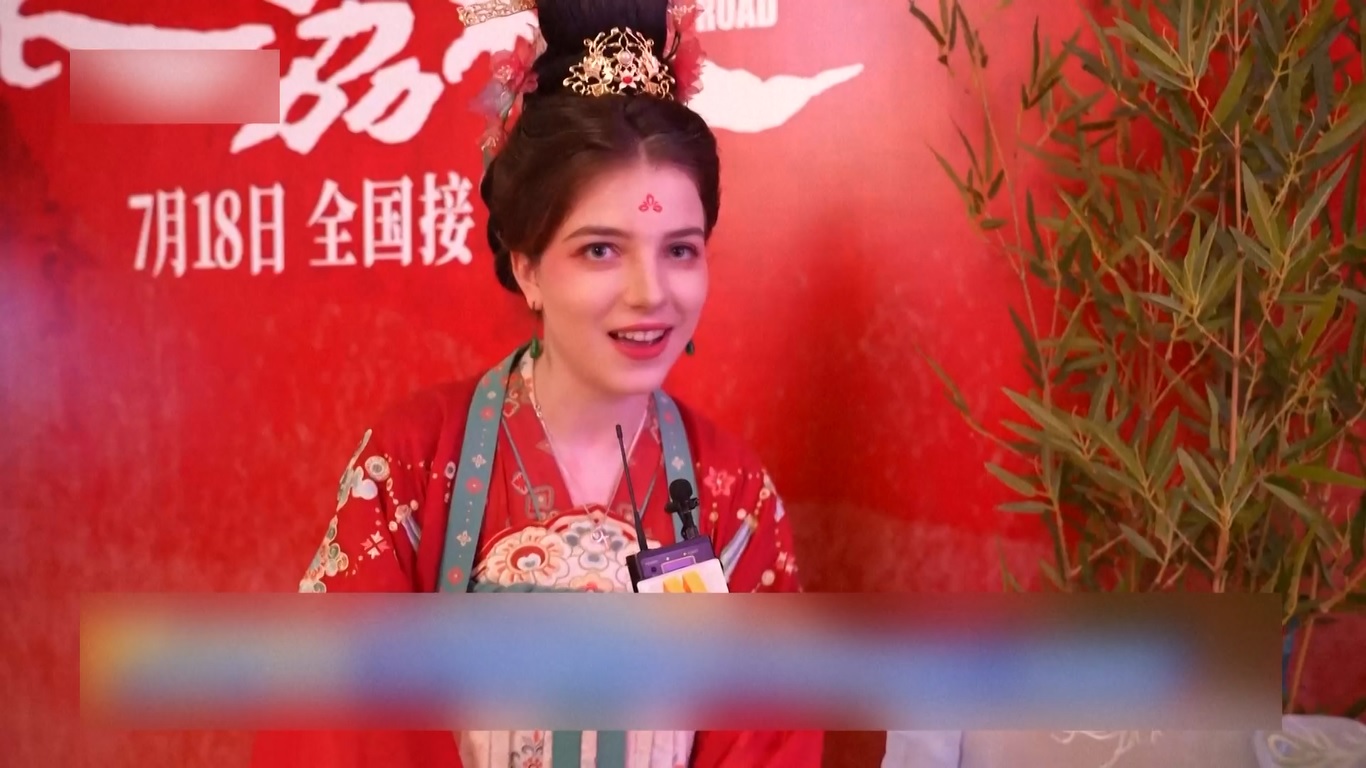 Penonton Film yang Kenakan Hanfu Hadiri Pemutaran Perdana 'The Lychee Road' di Beijing