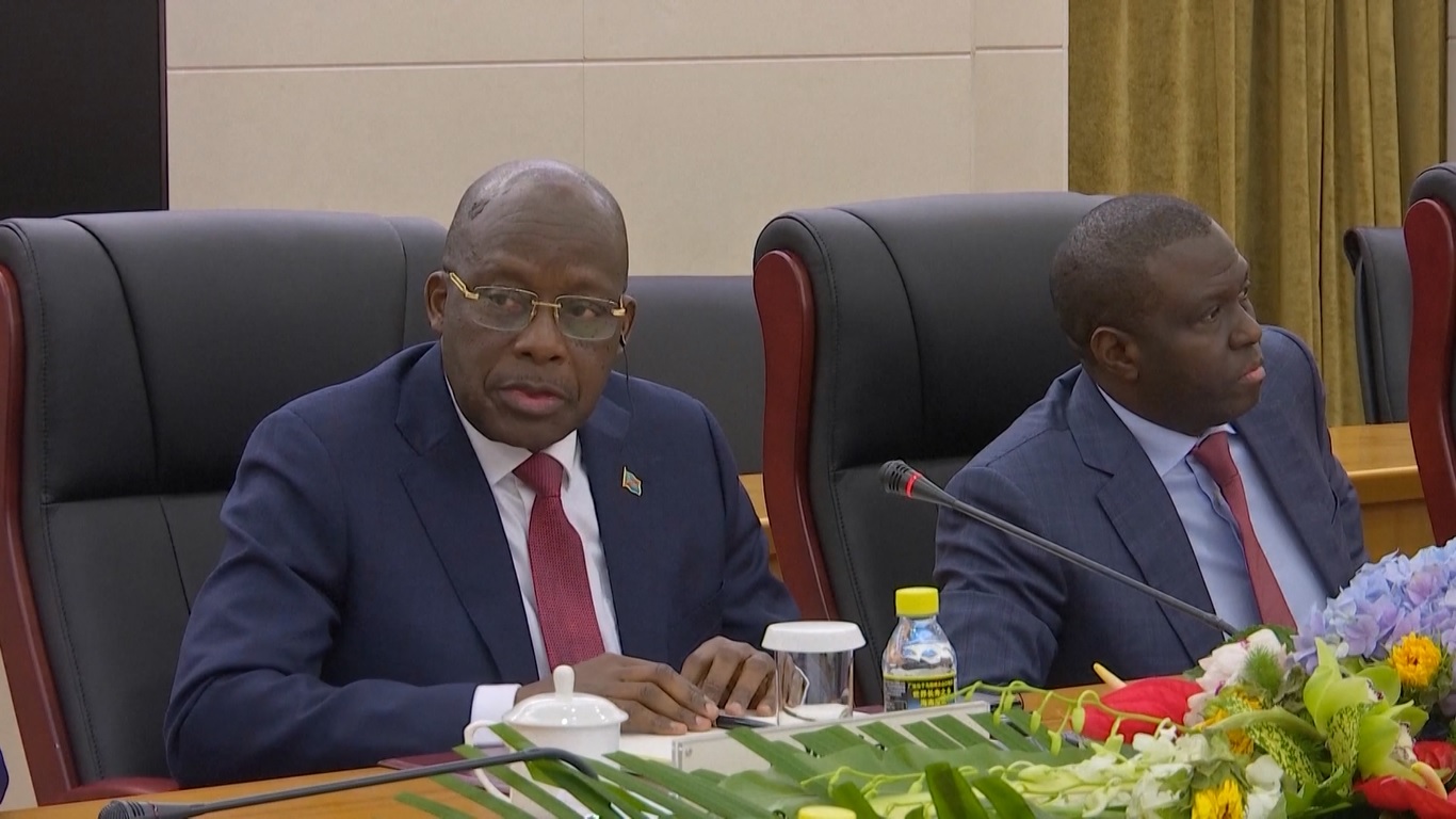 Lutundula bertemu dengan Anggota Dewan Negara dan Menteri Luar Negeri Tiongkok