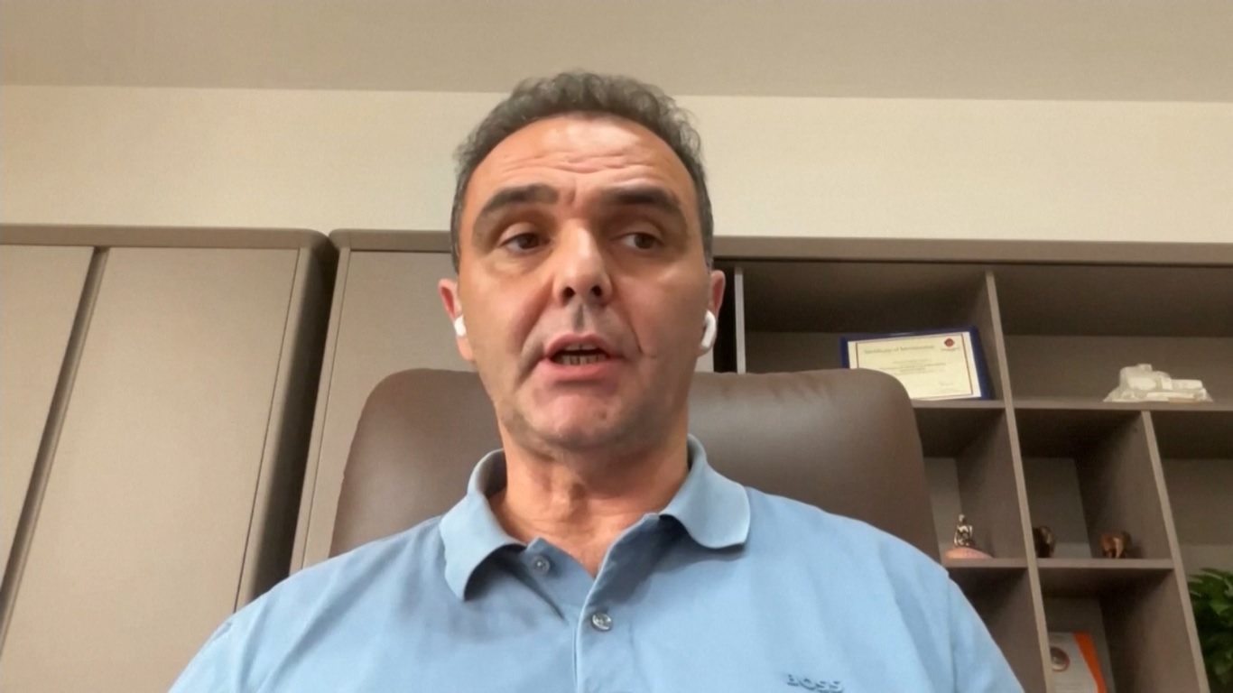 Selain mengatasi tantangan global saat ini