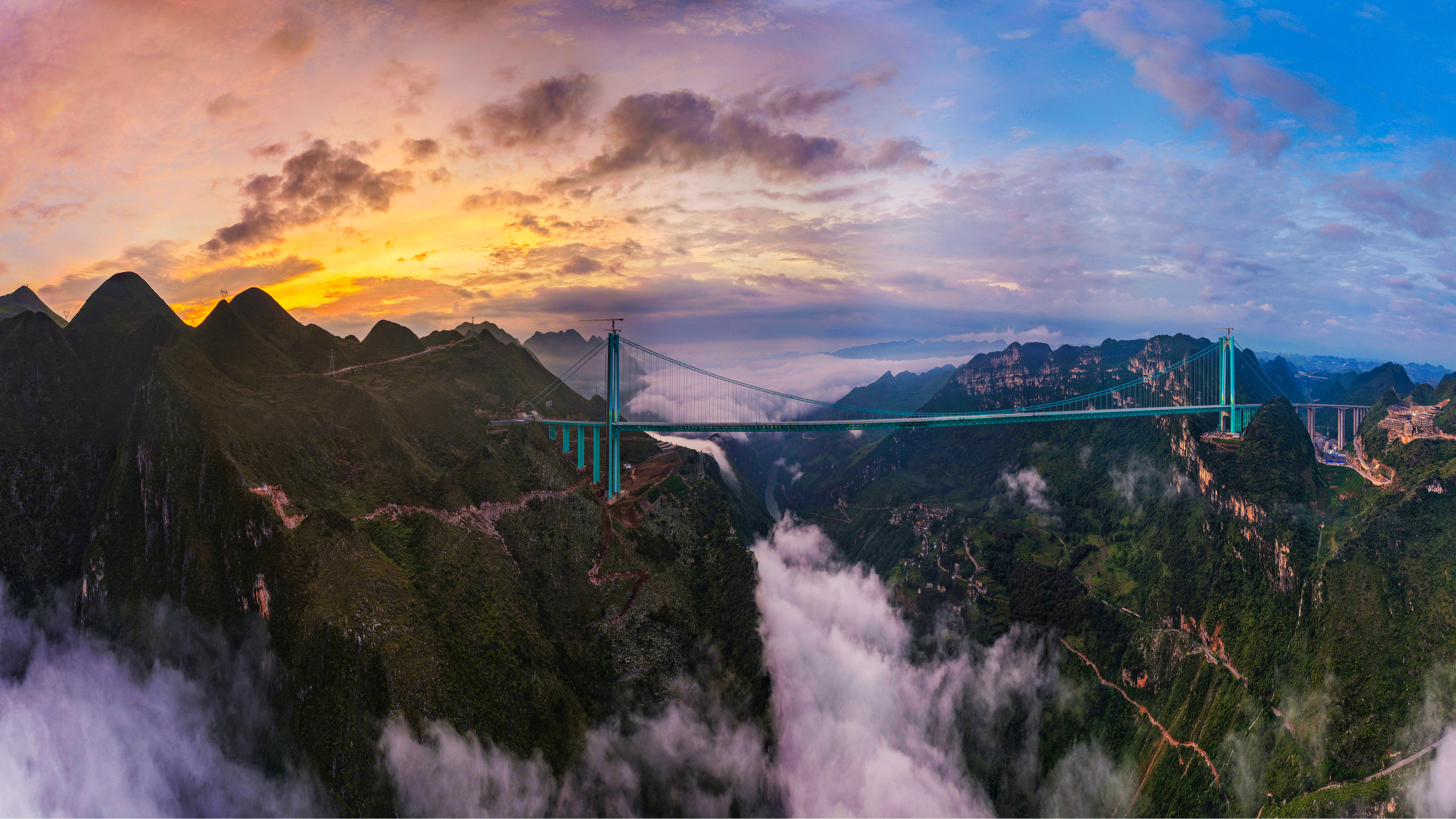 Jembatan Tertinggi di Dunia akan Dibuka di Tiongkok Barat Daya