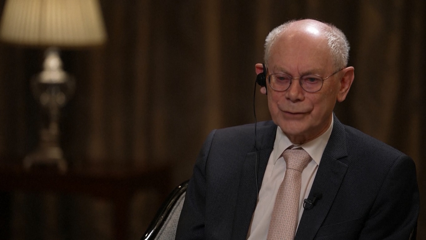 Ia menyatakan rasa hormatnya yang mendalam terhadap filsafat Tiongkok dan minatnya yang besar untuk terlibat dalam dialog yang masuk akal dengan pihak Tiongkok