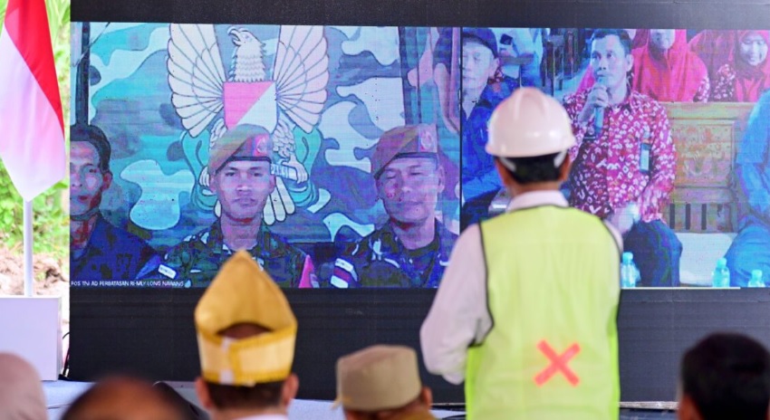 Kepala Desa Bowombaru Utara Ferdi Kaeng merasa bersyukur karena masyarakat di desanya merasa terbantu dengan keberadaan akses internet yang saat ini didapatkan dengan mudah