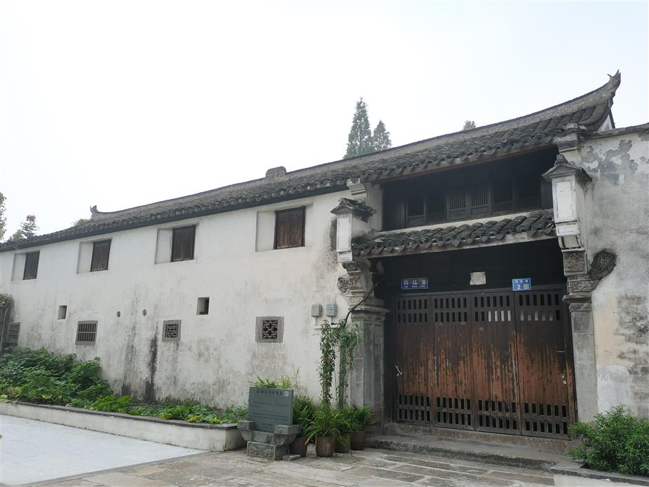 Di antara tempat-tempat wisata Changhe Old Street lebih populer karena kegiatan budayanya yang diperkaya fasilitas yang ditingkatkan dan sejarahnya yang mendalam