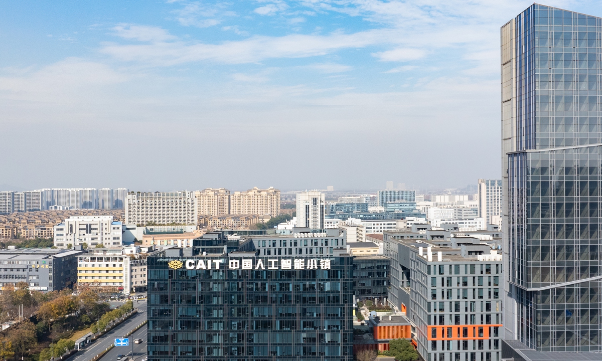 Laporan kerja pemerintah Provinsi Zhejiang tahun 2025 menguraikan rencana untuk mendukung Hangzhou menjadi pusat AI terkemuka di dunia