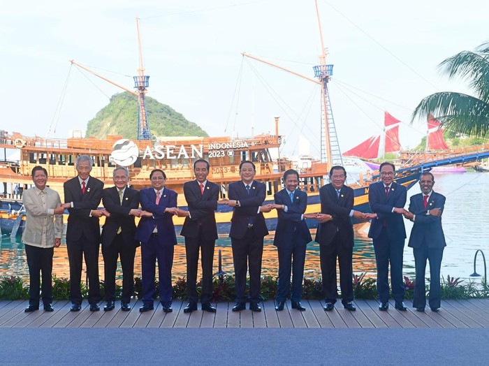 Terkait dengan keprihatinan atas perkembangan di kawasan Timur Tengah