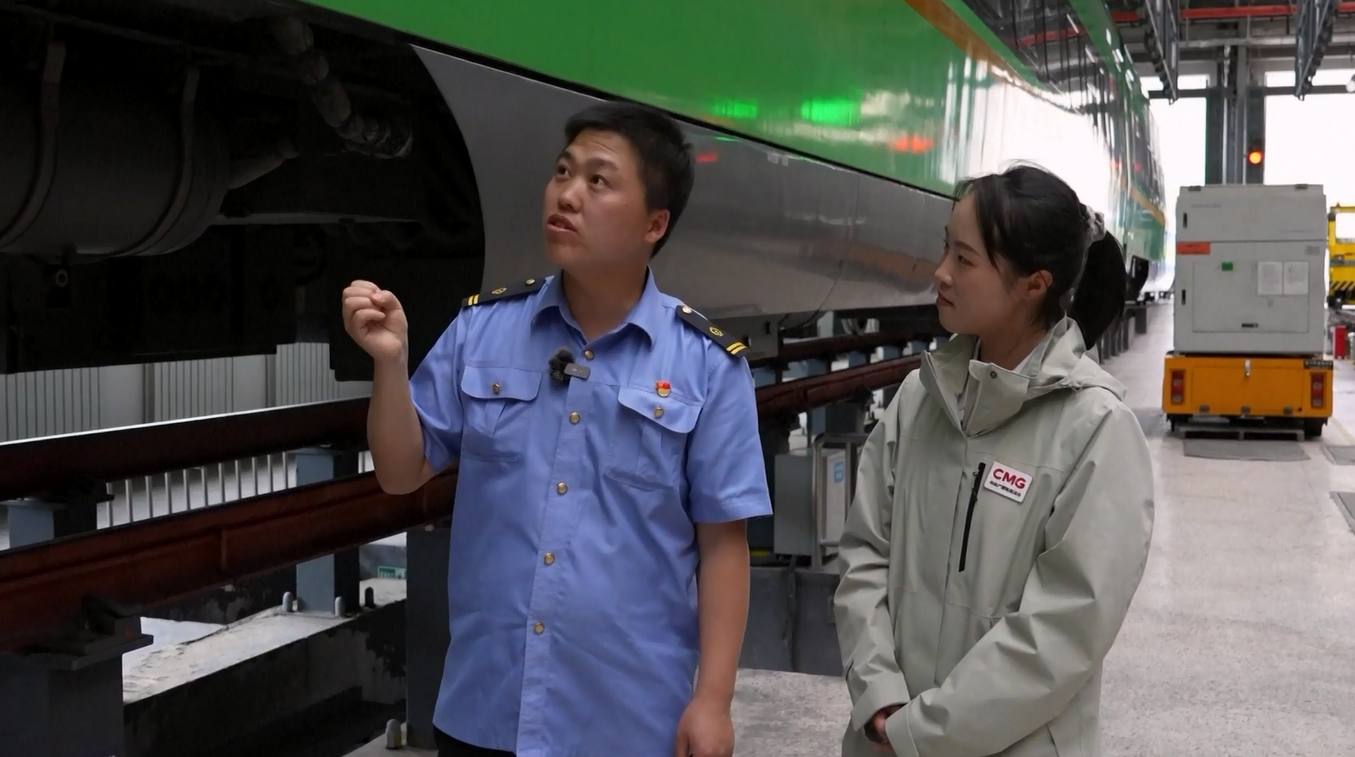 Kereta Fuxing Mengubah Perjalanan di Jalur Kereta Api Lhasa-Nyingchi Milik Tibet