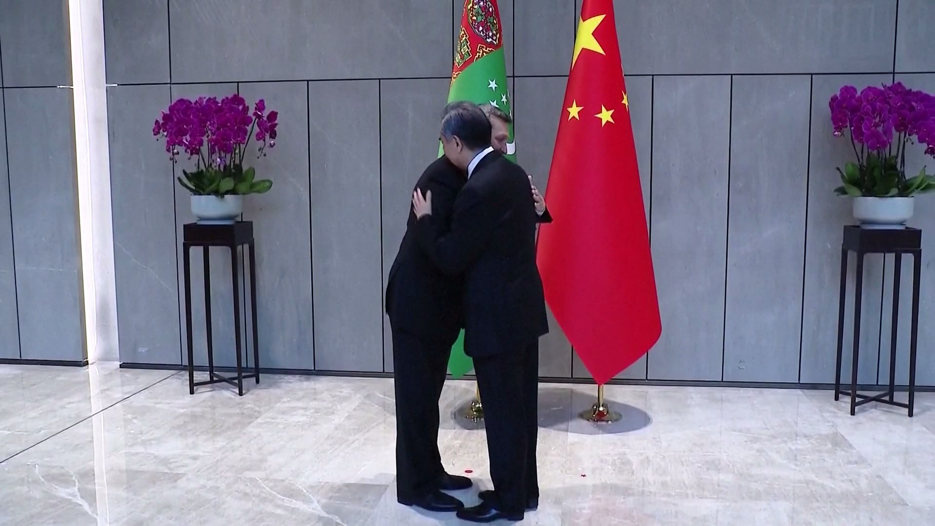 Menteri Luar Negeri Tiongkok Wang Yi pada hari Sabtu bertemu dengan Wakil Perdana Menteri Turkmenistan dan Menteri Luar Negeri Rashid Meredov di kota Chengdu