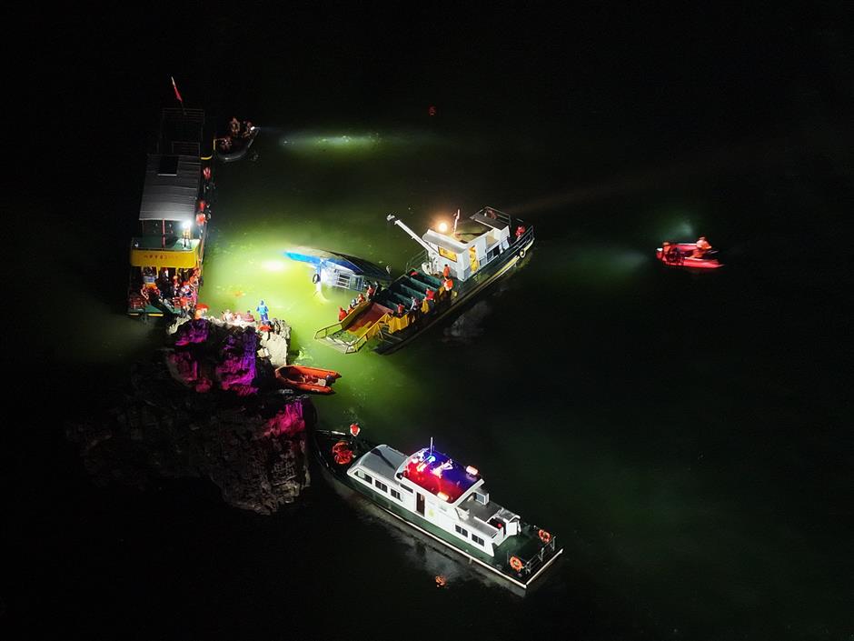 Sejauh ini sembilan orang telah meninggal 70 orang dirawat dan berada dalam kondisi yang tidak mengancam jiwa dan empat orang tidak terluka