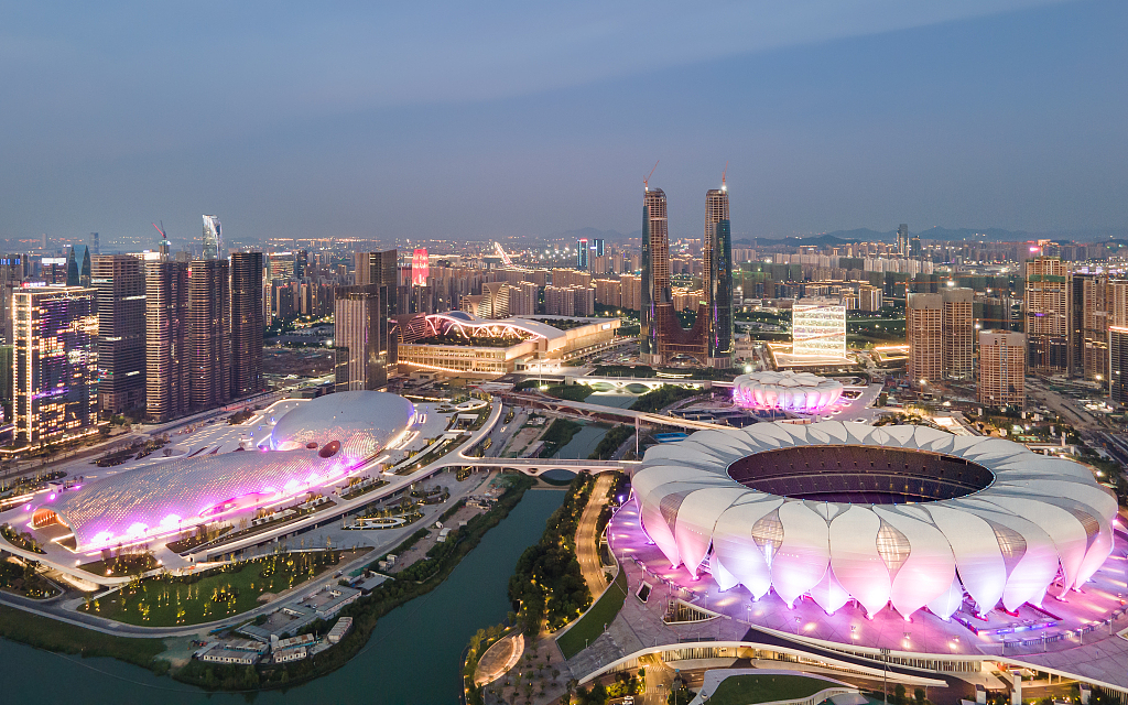 Sejak Maret tahun 2023 sebanyak 65 stadion menggunakan energi hijau