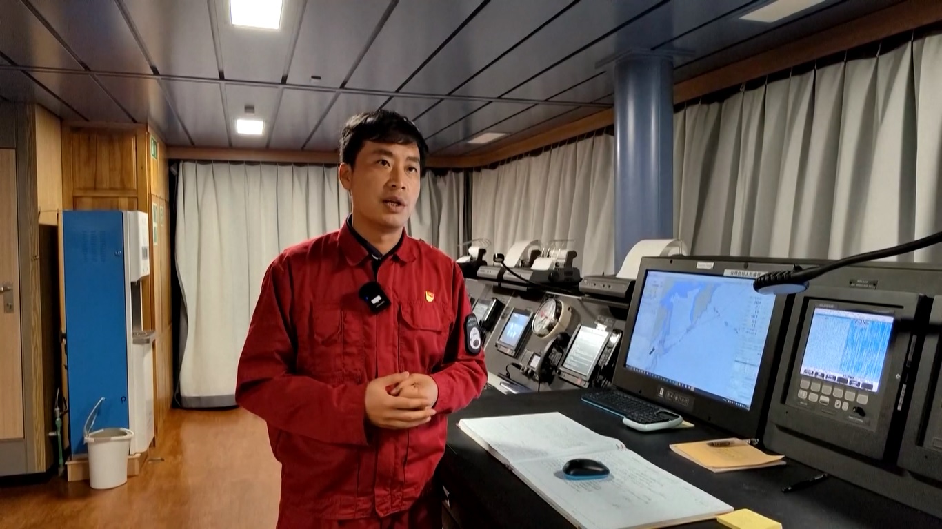 Ini merupakan kapal pemecah es penelitian ilmiah pertama di dunia dengan teknologi pemecah es dua arah dan dilengkapi dengan pod putar penuh yang mampu berputar 360 derajat