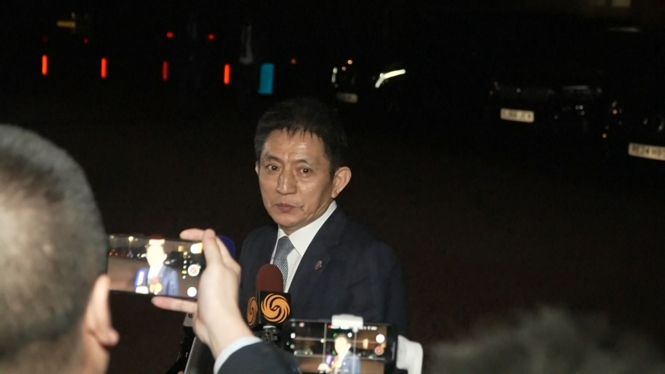 Li menyatakan harapan bahwa kemajuan yang dicapai di London akan membantu memperkuat kepercayaan antara kedua negara dan mendorong perkembangan yang stabil dan sehat dari hubungan ekonomi dan perdagangan mereka