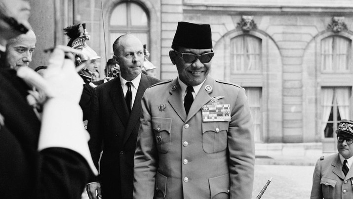 Sejarawan Indonesia Ong Hok Ham menyebut jika punya emas seharusnya Soekarno tidak melarat hingga akhir hayatnya