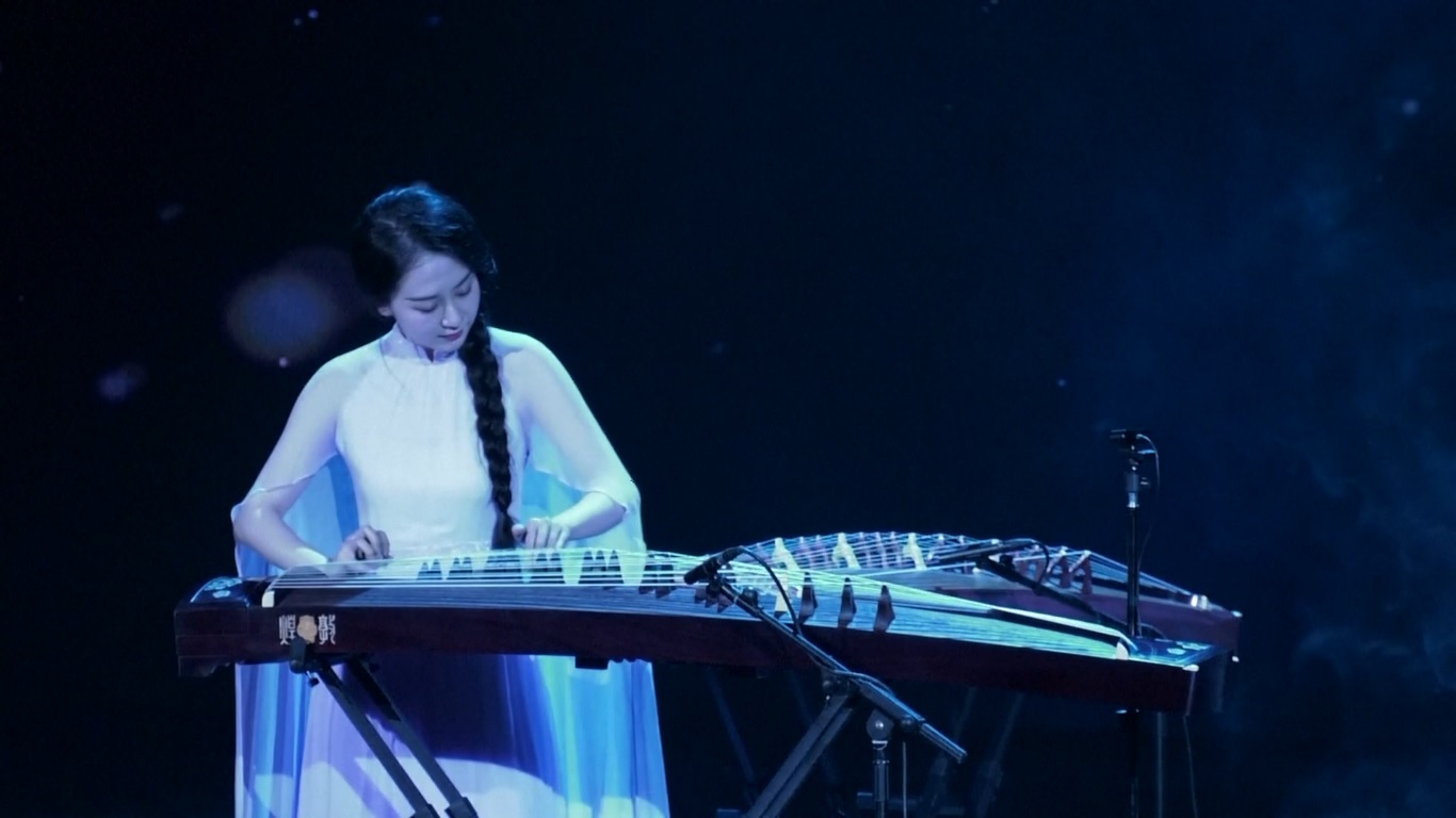 Konser ini mengintegrasikan musik dan visual digital dengan mulus