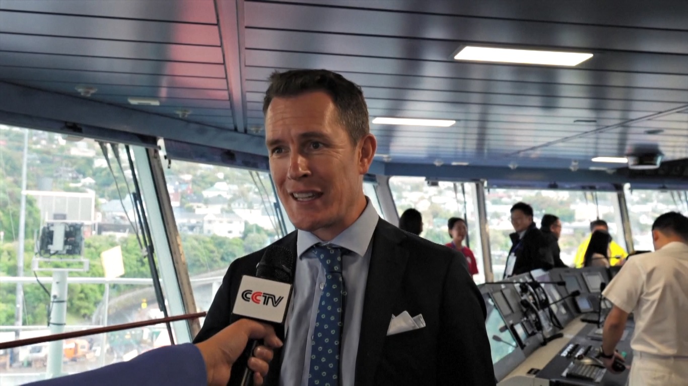 Para pengunjung sangat antusias menaiki Xuelong 2 dan kagum dengan peralatan canggih kapal pemecah es tersebut