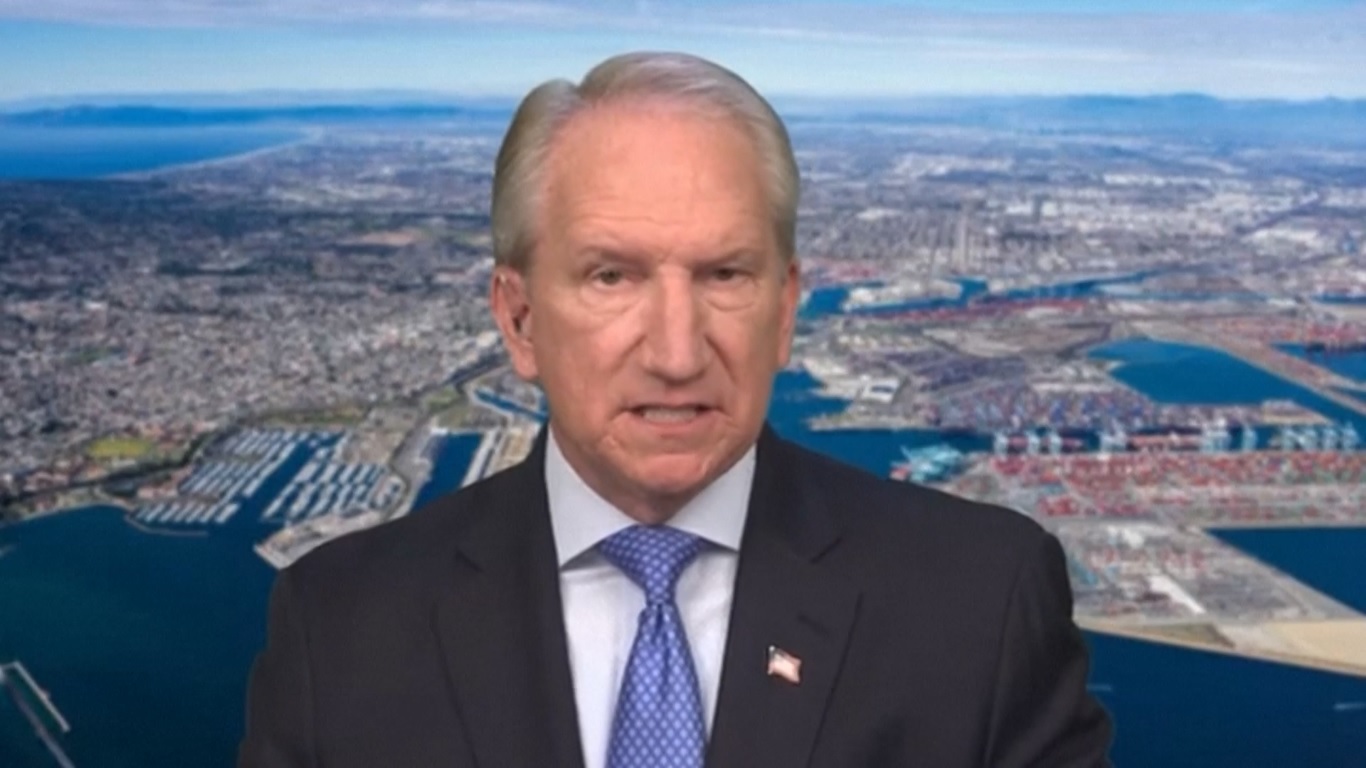 Mereka khawatir biaya tambahan tersebut dapat memaksa perusahaan pelayaran untuk beralih ke upaya penghematan biaya dengan membatasi pemberhentian mereka ke pelabuhan laut utama AS