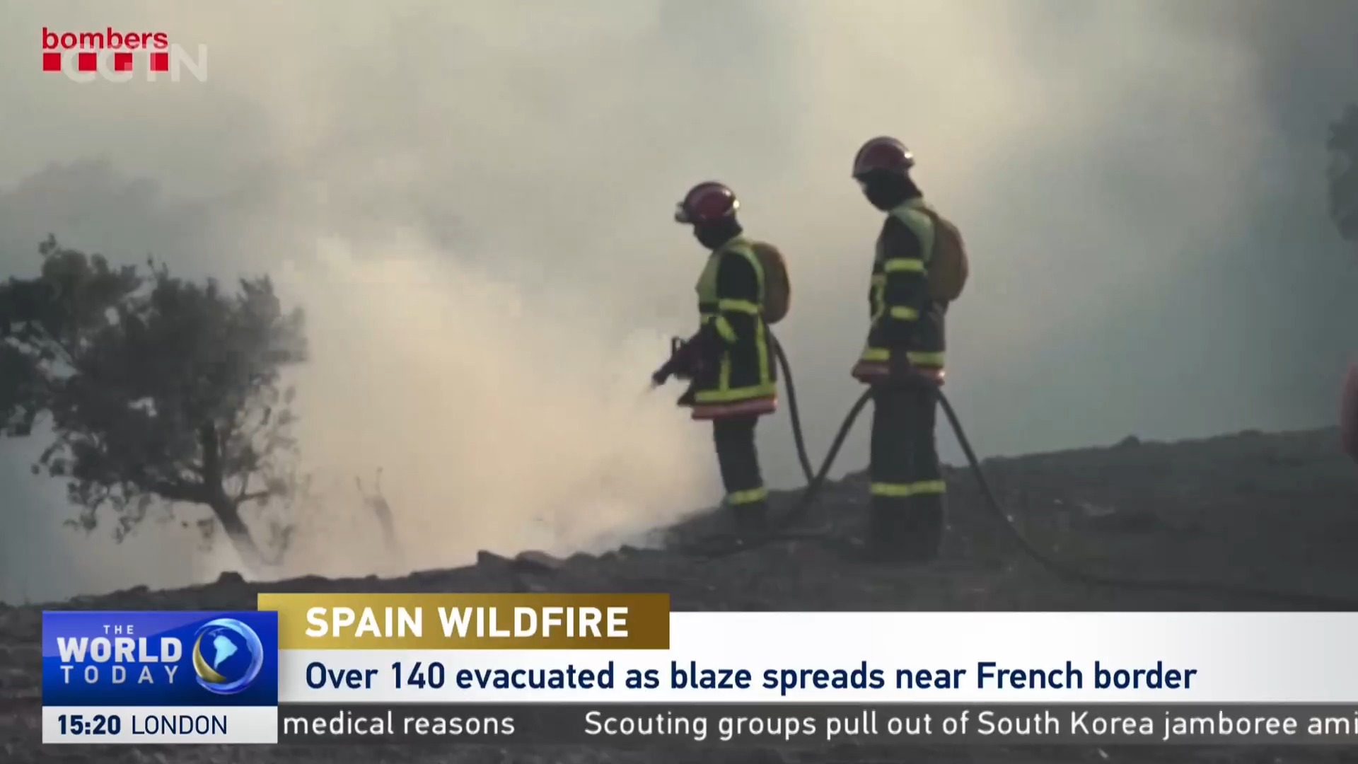 Lebih dari 130 orang telah dievakuasi saat petugas pemadam kebakaran memadamkan api di perbatasan Spanyol dengan Prancis di pantai Mediterania