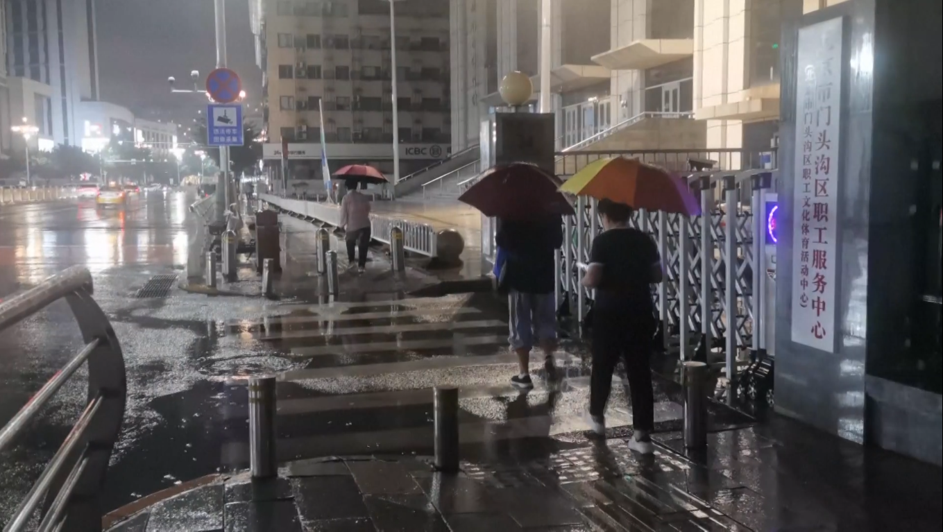 Beijing Dilanda Hujan Es dan Petir