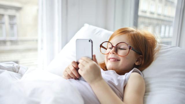 Isu smartphone di usia dini saat ini sedang menjadi sorotan