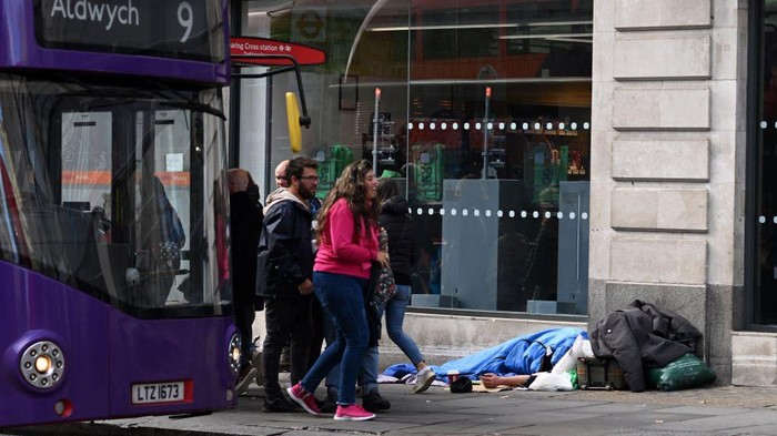 Krisis yang terus menghantui Inggris membuat biaya hidup makin tinggiKondisi ini membuat jutaan warga Inggris harus rela tidak makan karena harga pangan yang meroket tajam