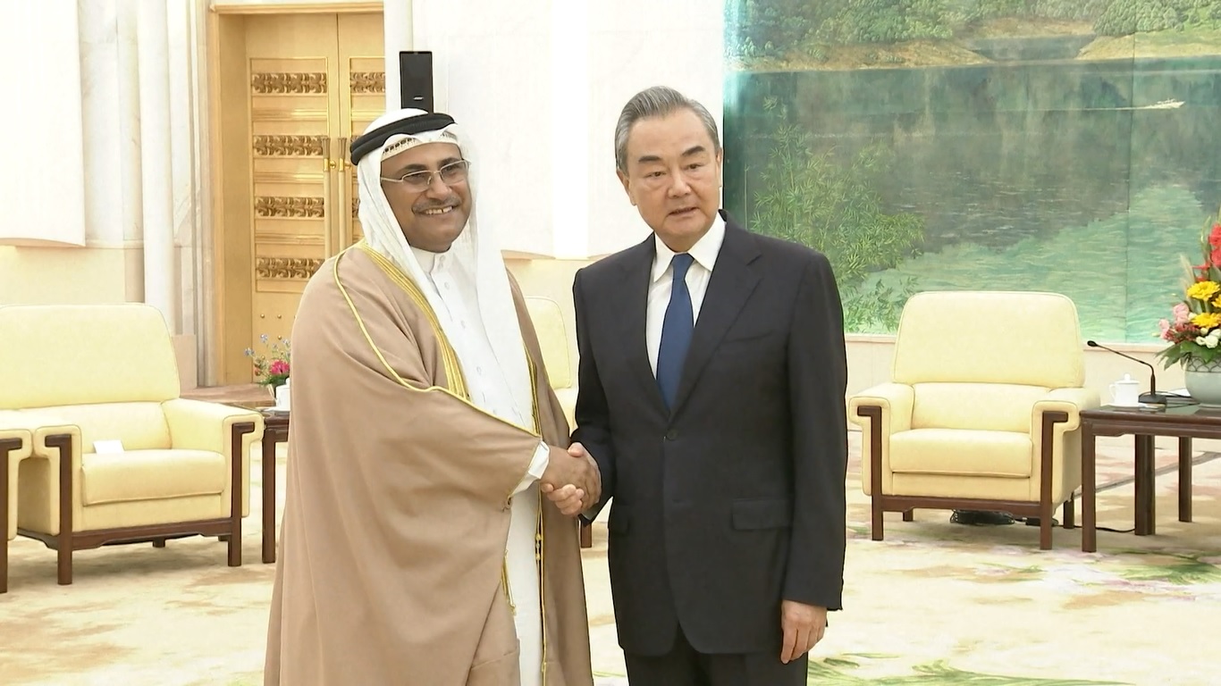 Wang menekankan bahwa Tiongkok mendukung penyelesaian masalah Palestina secara dini