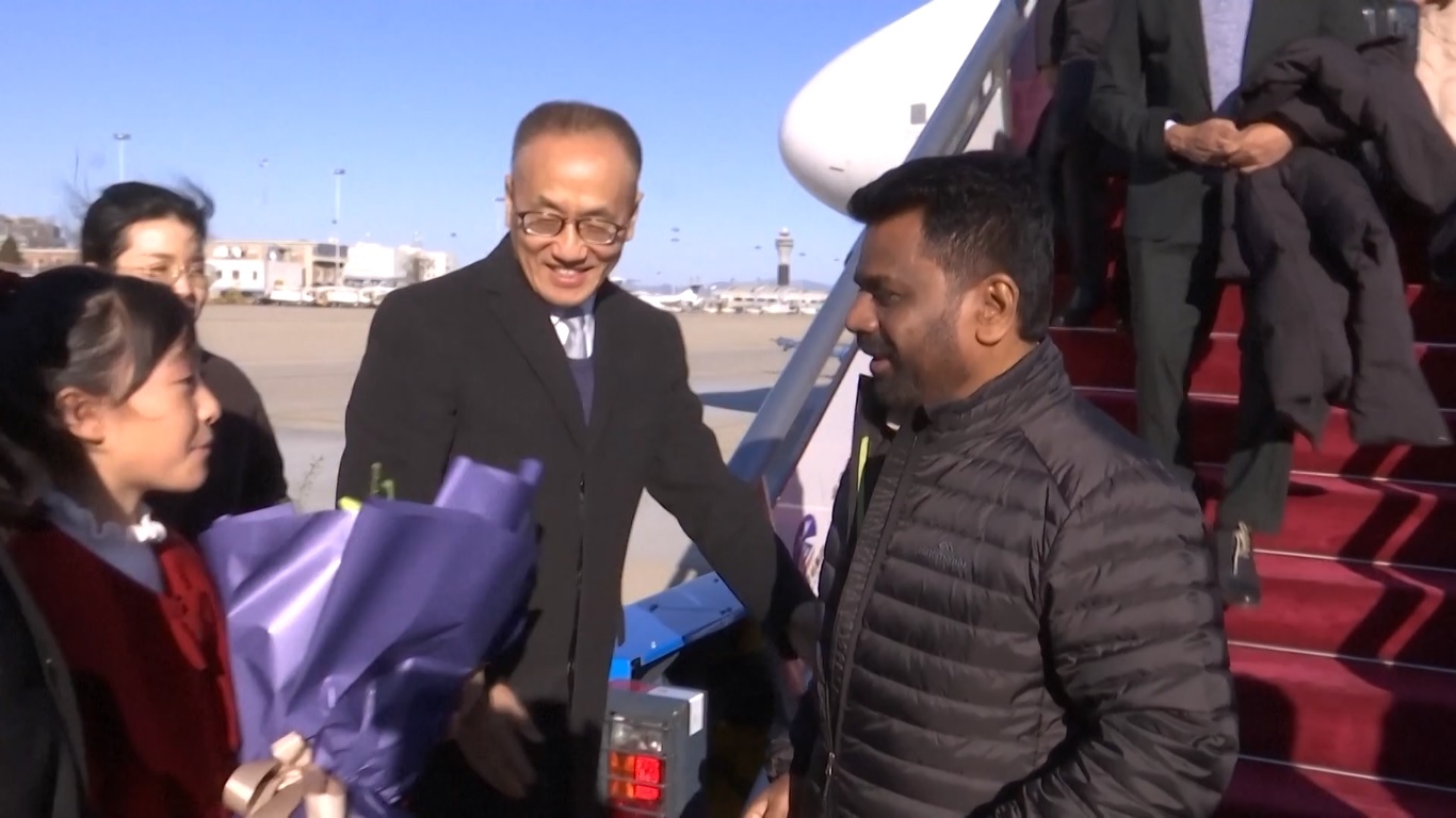 Dissanayake mendarat di Bandara Internasional Ibu Kota Beijing pada Selasa (14/1) pagi