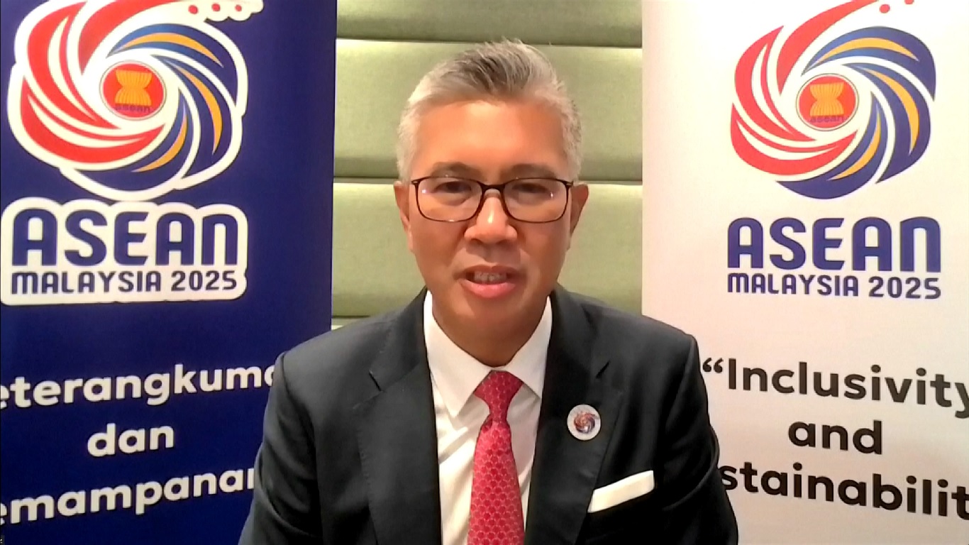 KTT tersebut diadakan di sela-sela KTT Perhimpunan Bangsa-Bangsa Asia Tenggara (ASEAN) ke-46 yang sedang berlangsung