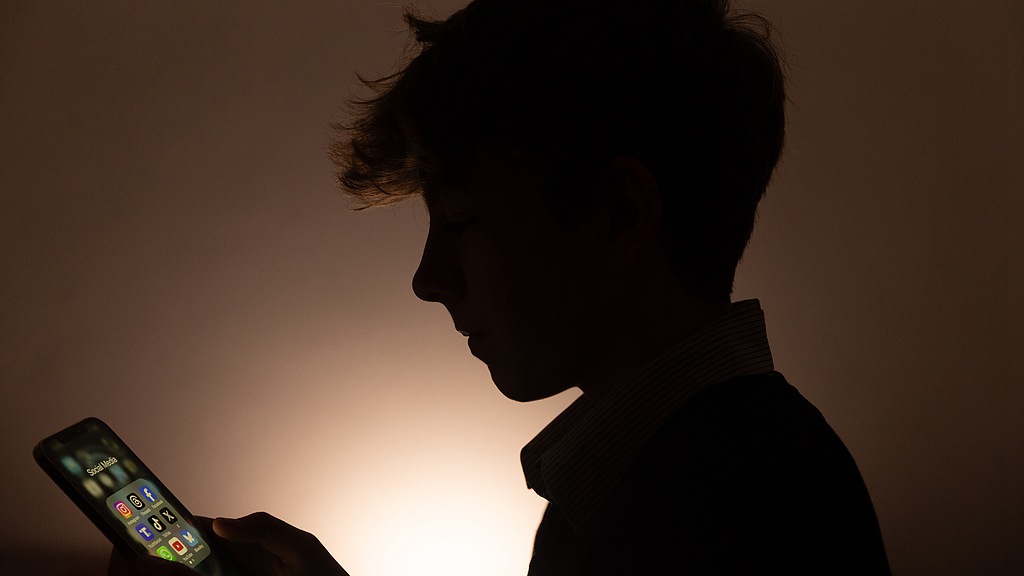 Larangan Media Sosial Pertama di Dunia Menyasar Hampir 5 juta Akun Remaja