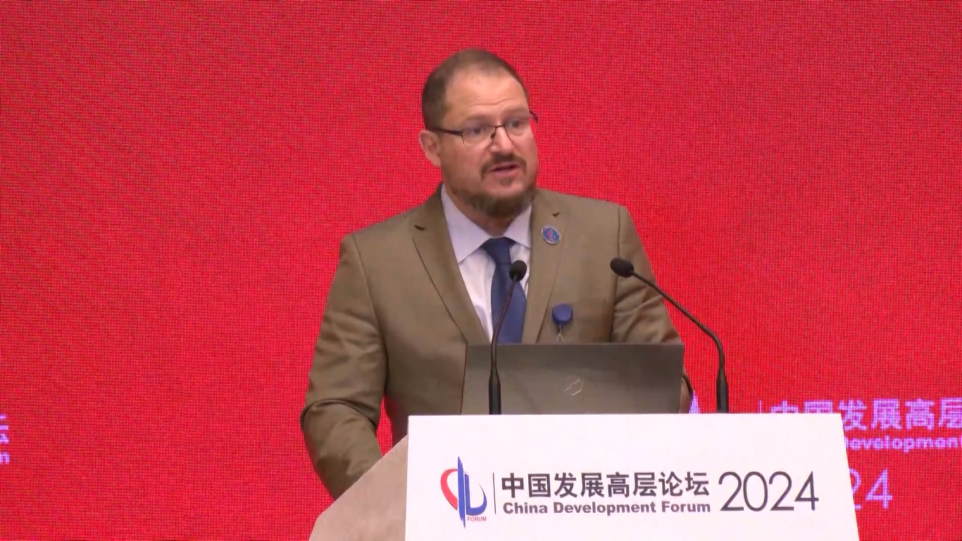 Dalam seminar bertema Pemberdayaan Digital untuk Transformasi Industri