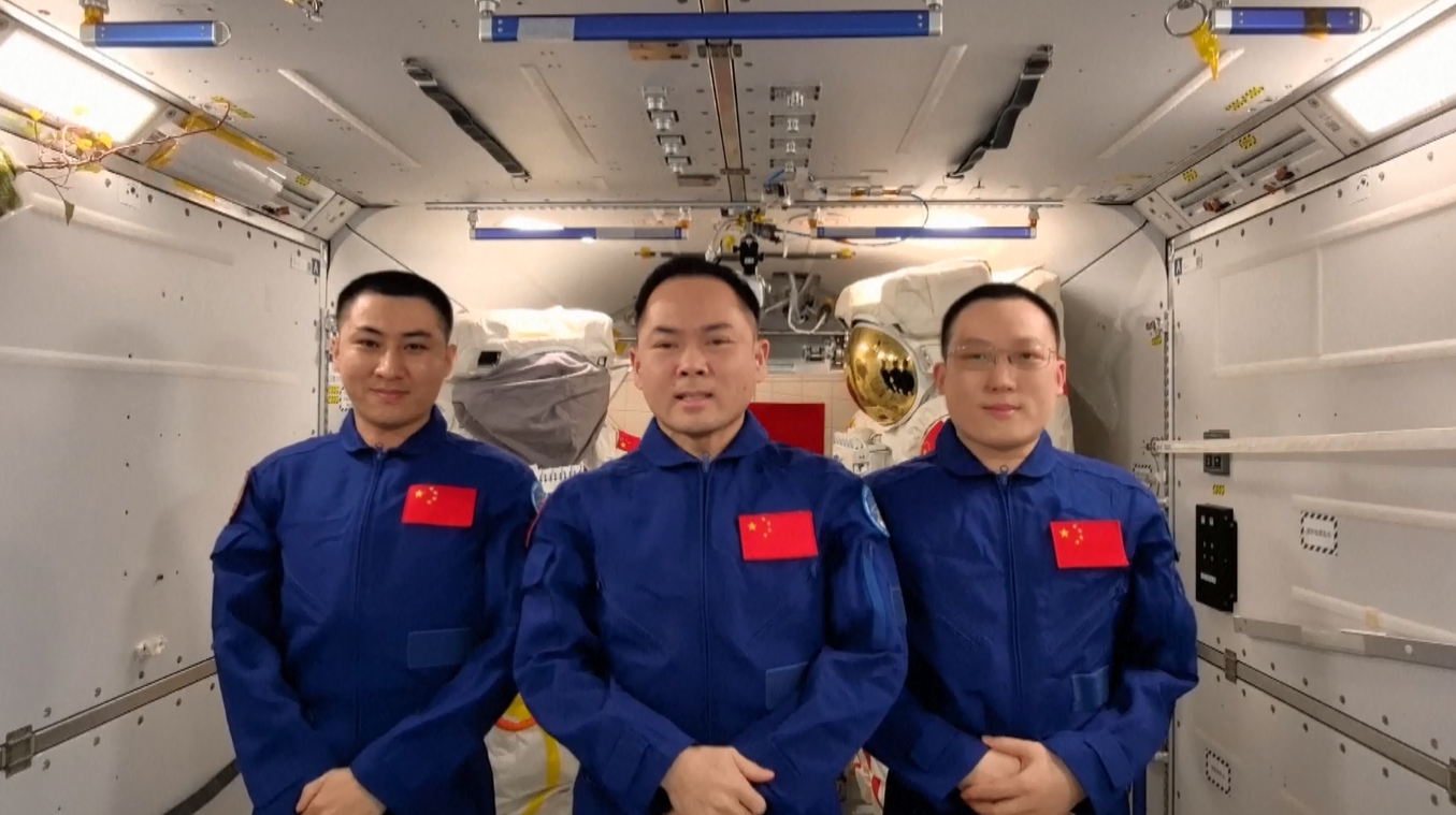 Para Astronaut Tiongkok Kirimkan Ucapan Selamat dari Luar Angkasa untuk Peringati Hari Antariksa