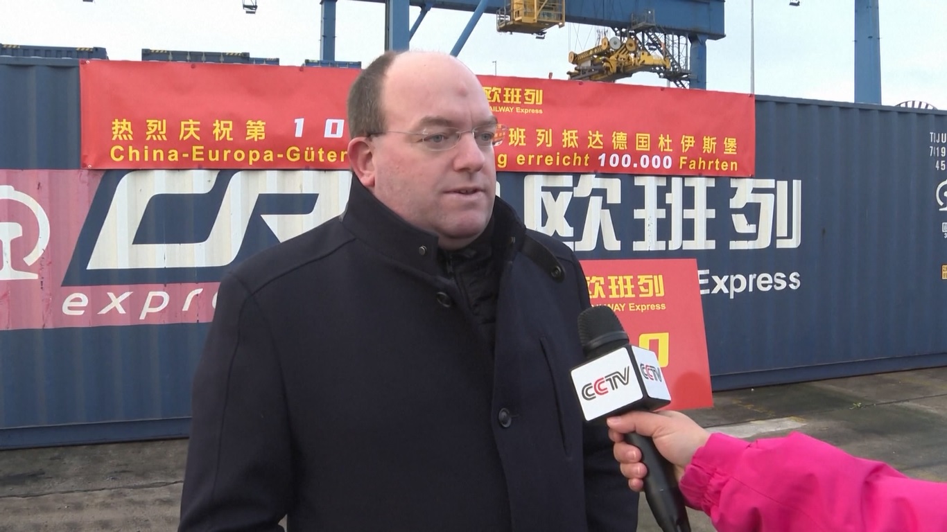 Kereta barang Tiongkok-Eropa pertama berangkat dari Chongqing menuju Duisburg pada Maret 2011