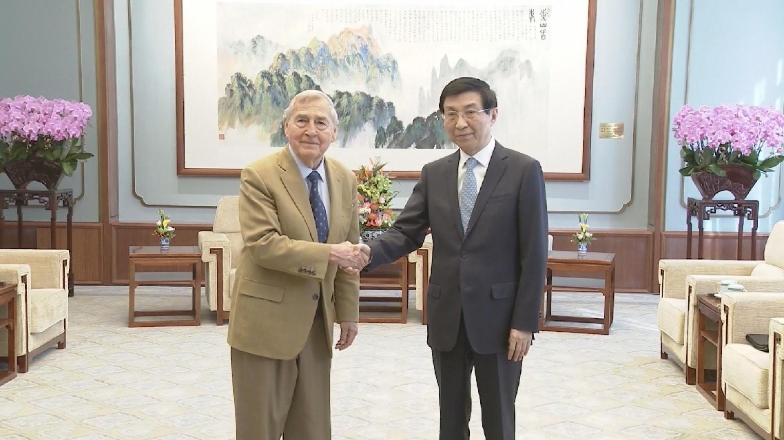 Penasihat Politik Utama Tiongkok Bertemu dengan Profesor Harvard