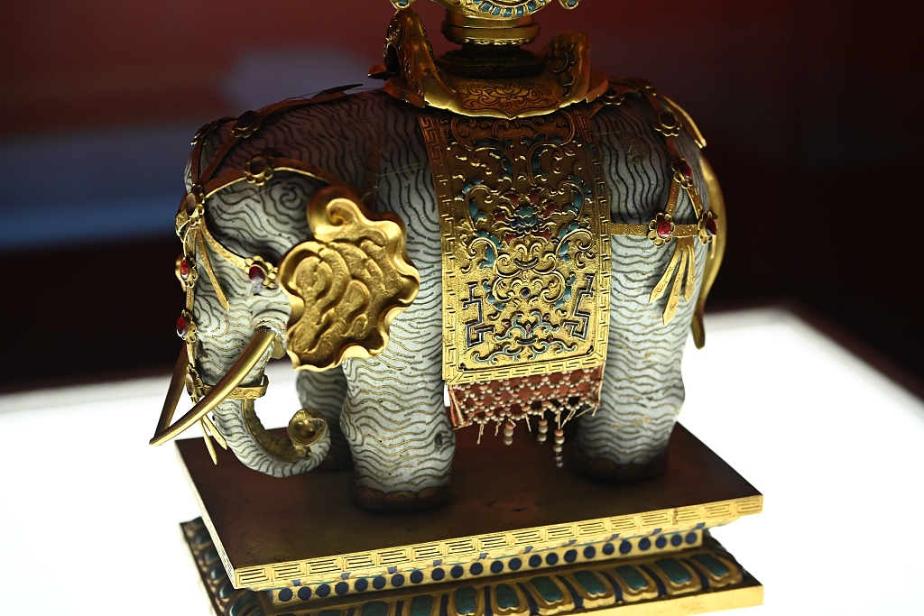 Menampilkan lebih dari 100 artefak yang sangat indah