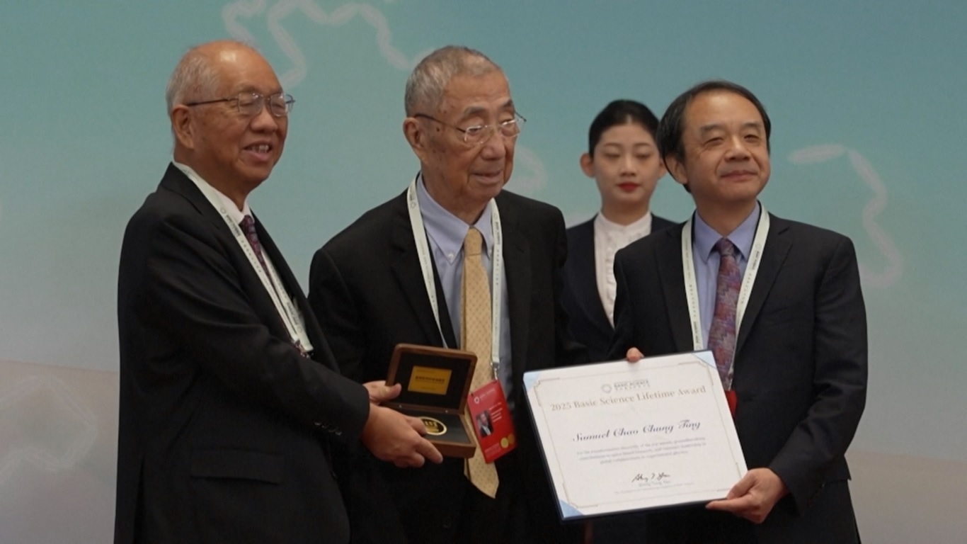Enam Ilmuwan Menerima Penghargaan Seumur Hidup di Kongres Sains Internasional di Beijing
