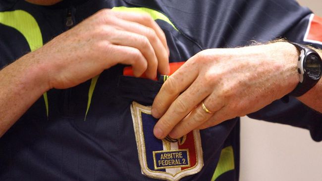 Sejarah tercipta ketika wasit di Portugal mengeluarkan kartu putih di laga Piala Liga Wanita antara Benfica vs Sporting Lisbon
