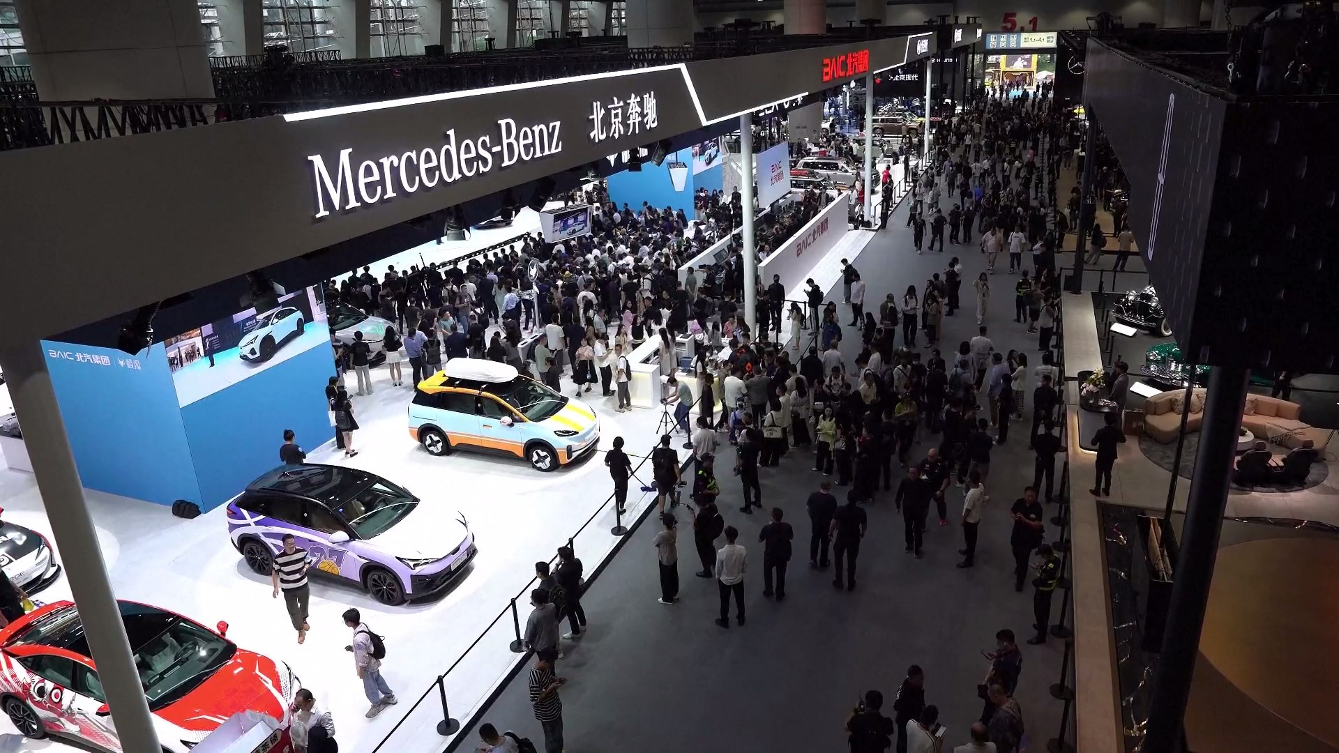 Teknologi dan produk yang menjamin keselamatan kendaraan energi baru (NEV) menjadi yang paling dicari di Pameran Otomotif Internasional Guangzhou ke-22 yang sedang berlangsung