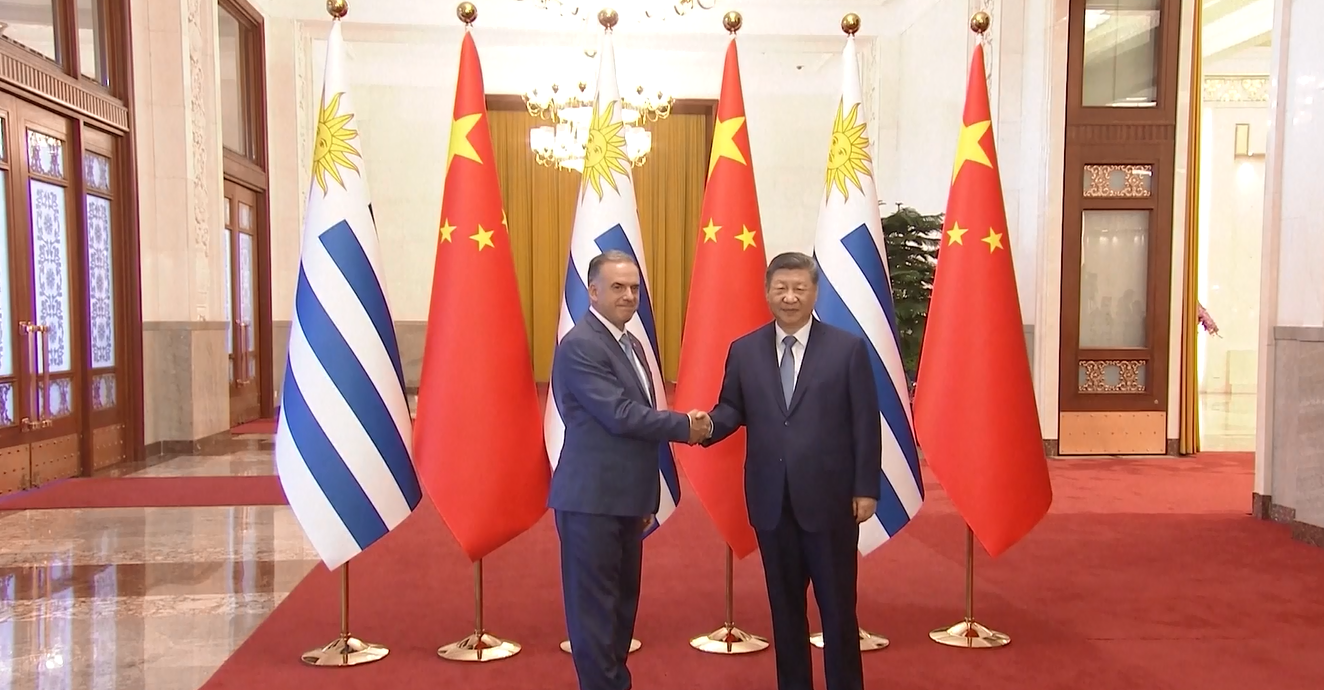 Xi Jinping Gelar Upacara Penyambutan untuk Presiden Uruguay di Beijing